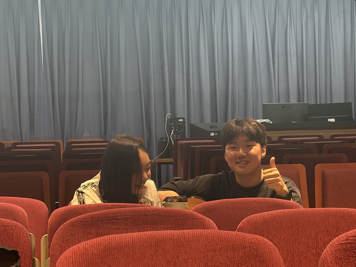 2026년 8월 8일 신흥교회 청소년부 찬양학교 2일차 기타 연습